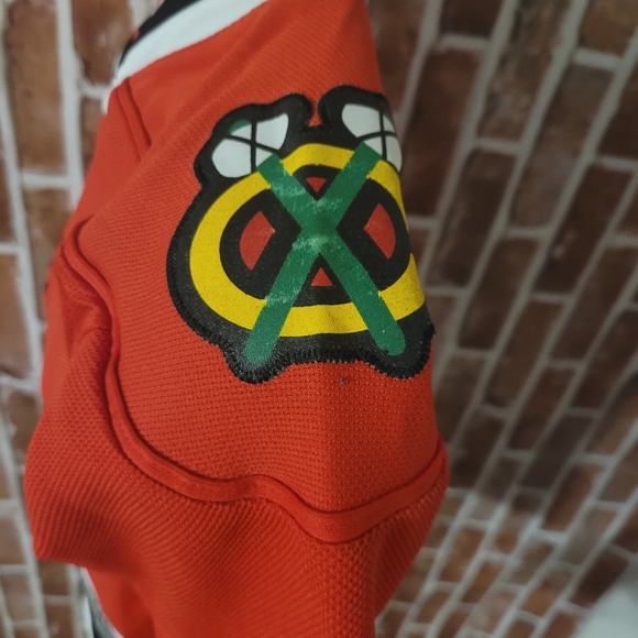 Reebok Chicago Blackhawks YOUTH jersey. S/M - Picture 3 of 6